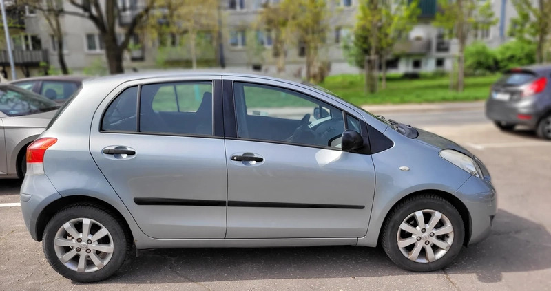 Toyota Yaris cena 13000 przebieg: 235000, rok produkcji 2009 z Poznań małe 211